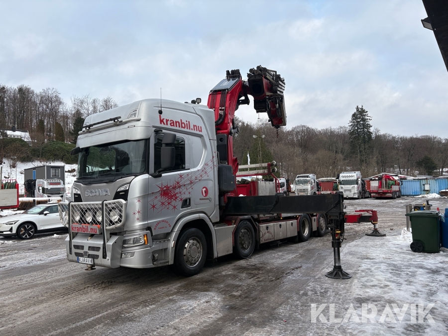 Scania med fassi-kran
